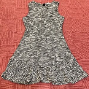 GAP size 4 wm’s Gray heathered flirty Dress